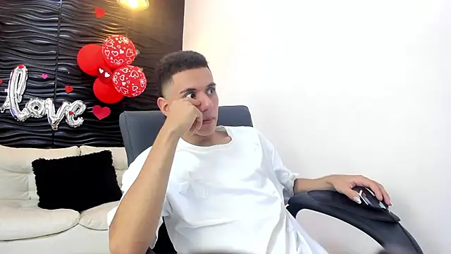 Snapshot of dominicjonnes chatting on 03/16/26, 08:35 dominicjonnes online show from 03/16/26, 08:35