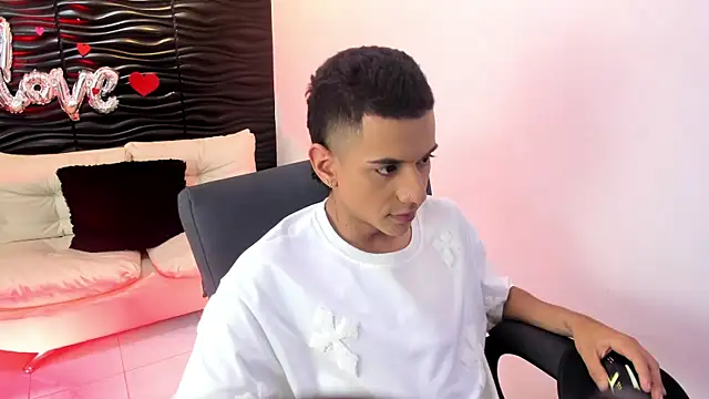 Snapshot of dominicjonnes chatting on 03/30/26, 08:21 dominicjonnes online show from 03/30/26, 08:21