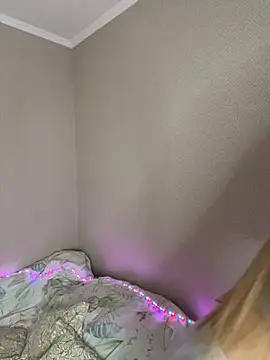 Snapshot of EvelynRavenwood chatting on 03/04/26, 04:24 EvelynRavenwood online show from 03/04/26, 04:24