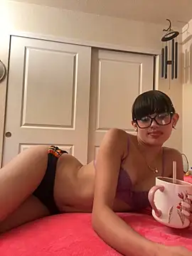 Snapshot of Brunettefantasy4848 chatting on 05/19/26, 04:30 Brunettefantasy4848 online show from 05/19/26, 04:30