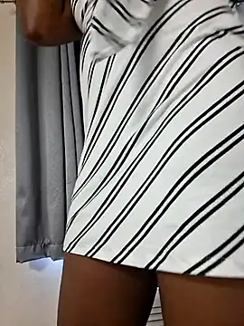 Snapshot of krissycream7 chatting on 03/07/26, 04:04 krissycream7 online show from 03/07/26, 04:04