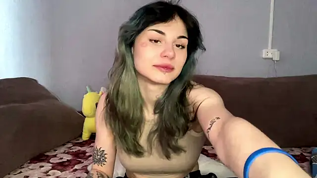 Snapshot of Emmibrilson chatting on 03/02/26, 10:33 Emmibrilson online show from 03/02/26, 10:33