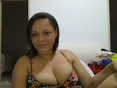 Snapshot of Vicky-43 chatting on 03/13/26, 01:01 Vicky-43 online show from 03/13/26, 01:01