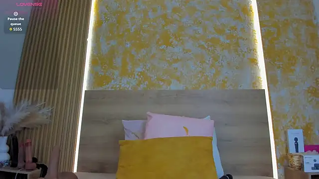 julietta pink online show from 06/17/26, 12:07