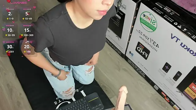 Snapshot of Ambarina_ chatting on 05/04/26, 11:28 Ambarina online show from 05/04/26, 11:28