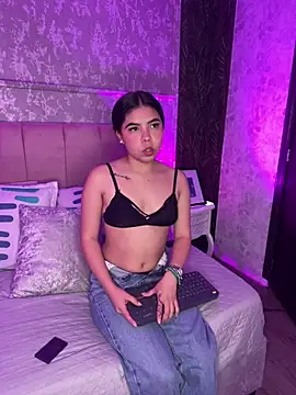 Snapshot of Ambarina_ chatting on 05/08/26, 11:37 Ambarina online show from 05/08/26, 11:37