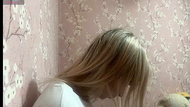 Snapshot of LiraDreamX chatting on 04/02/26, 05:54 LiraDreamX online show from 04/02/26, 05:54