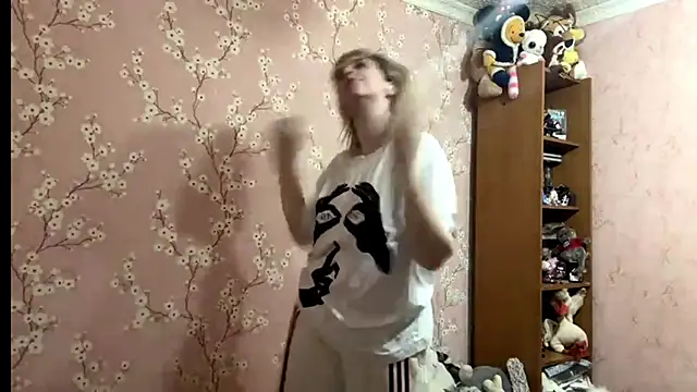 Snapshot of LiraDreamX chatting on 04/03/26, 03:21 LiraDreamX online show from 04/03/26, 03:21