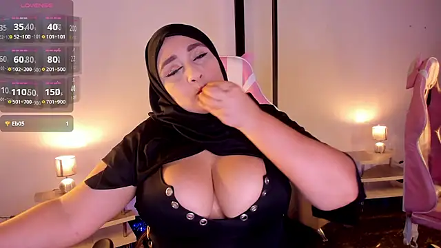 HijabiMilff online show from 05/12/26, 03:31