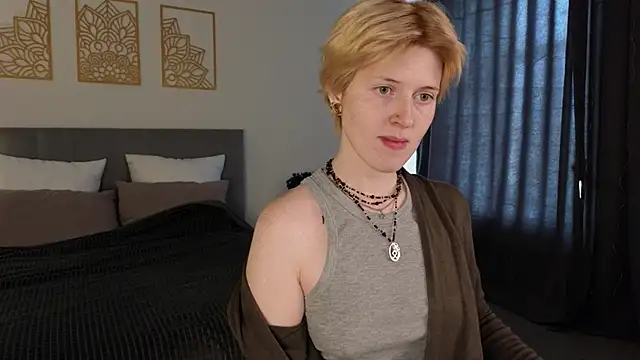 Snapshot of _Freirene chatting on 04/15/26, 01:40 Freirene online show from 04/15/26, 01:40