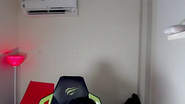 Snapshot of Street_poemm_ chatting on 03/03/26, 09:21 Street poemm online show from 03/03/26, 09:21