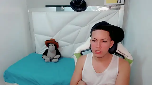 Snapshot of Street_poemm_ chatting on 03/08/26, 10:13 Street poemm online show from 03/08/26, 10:13