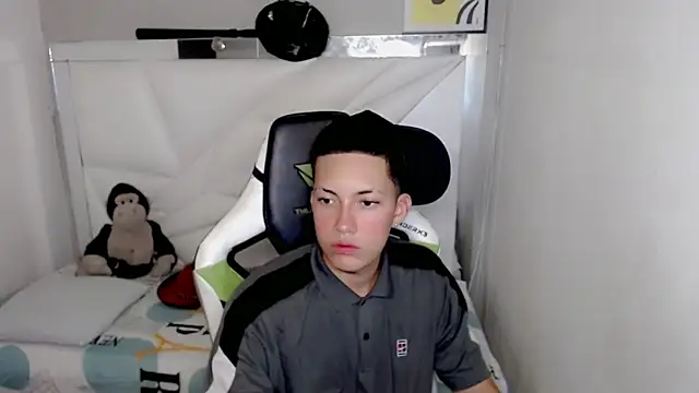 Snapshot of Street_poemm_ chatting on 03/12/26, 03:01 Street poemm online show from 03/12/26, 03:01