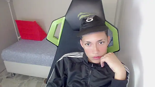 Snapshot of Street_poemm_ chatting on 03/18/26, 10:24 Street poemm online show from 03/18/26, 10:24