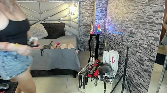 Nicolle Doll  online show from 05/31/26, 04:58