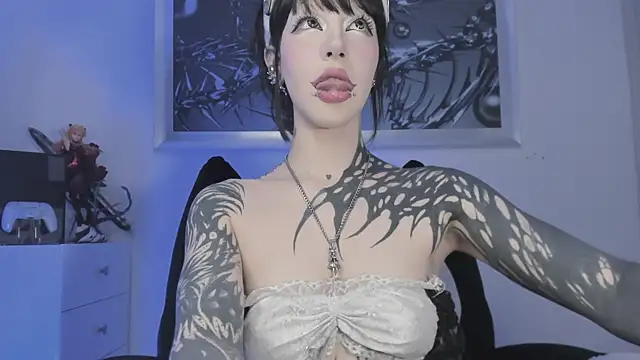 Snapshot of elledanielle chatting on 05/15/26, 05:25 elledanielle online show from 05/15/26, 05:25