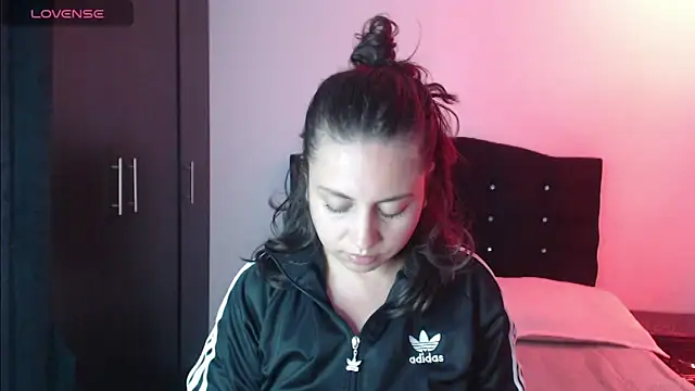 Ana  arms online show from 05/04/26, 04:58