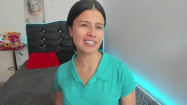 LatinaQueen23 online show from 05/04/26, 04:03