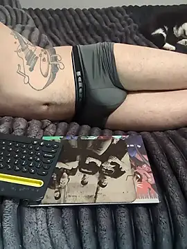 Snapshot of elong007 chatting on 03/07/26, 12:13 elong007 online show from 03/07/26, 12:13