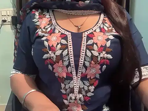 Avneet kaurr1 online show from 04/28/26, 02:27