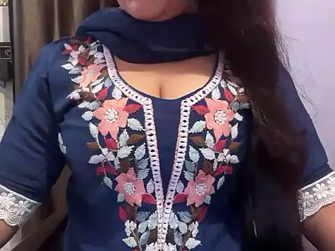 Avneet kaurr1 online show from 06/08/26, 02:45