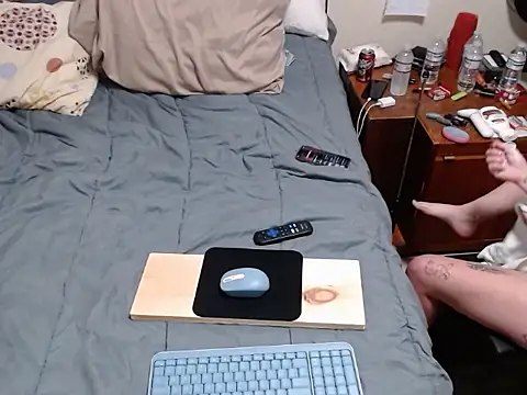 HarmlessPiece89 online show from 04/23/26, 04:57