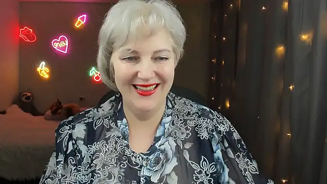 Snapshot of Mary-Leee chatting on 04/05/26, 01:30 Mary-Leee online show from 04/05/26, 01:30