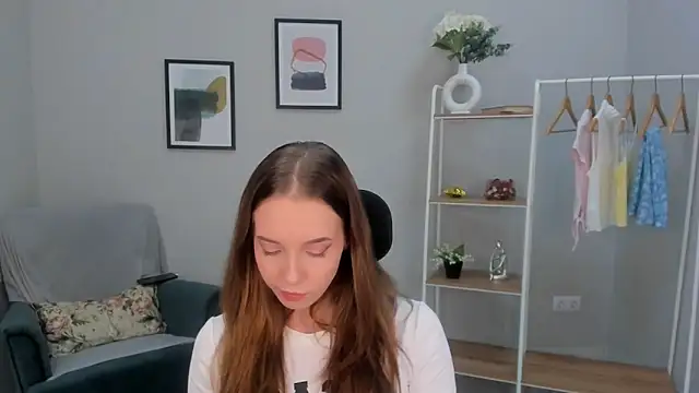 Snapshot of Nina_Crown chatting on 03/23/26, 01:26 Nina Crown online show from 03/23/26, 01:26