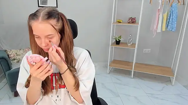 Snapshot of Nina_Crown chatting on 03/25/26, 10:32 Nina Crown online show from 03/25/26, 10:32