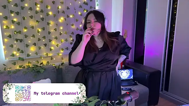 Snapshot of RiotKitten1 chatting on 03/18/26, 12:08 RiotKitten1 online show from 03/18/26, 12:08