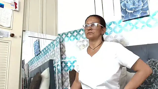 Snapshot of Lorenaluna chatting on 03/17/26, 02:31 Lorenaluna online show from 03/17/26, 02:31