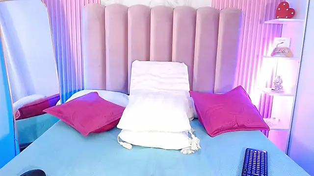 ArianaRougee online show from 04/25/26, 01:41