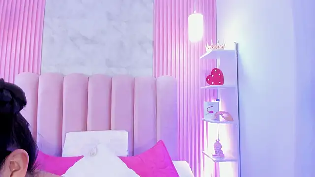 ArianaRougee online show from 06/24/26, 04:22