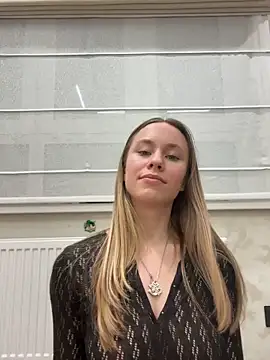 Snapshot of Vikkie_seXyGiiiirl_XoXo chatting on 03/15/26, 05:41 Vikkie seXyGiiiirl XoXo online show from 03/15/26, 05:41