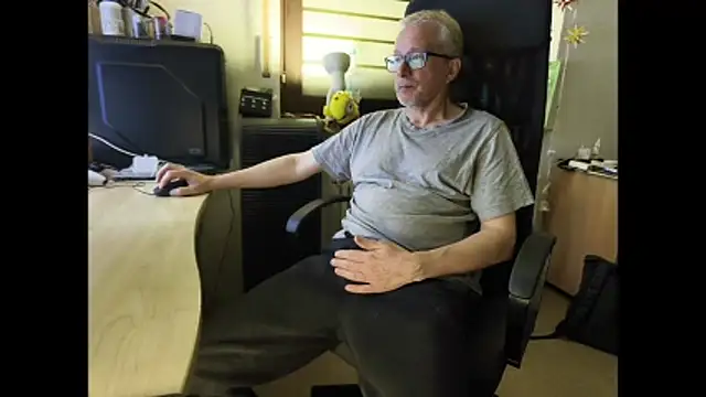 Snapshot of loenne1 chatting on 03/21/26, 10:24 loenne1 online show from 03/21/26, 10:24