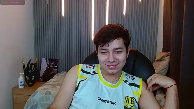 Julian Smith21 online show from 05/03/26, 12:16