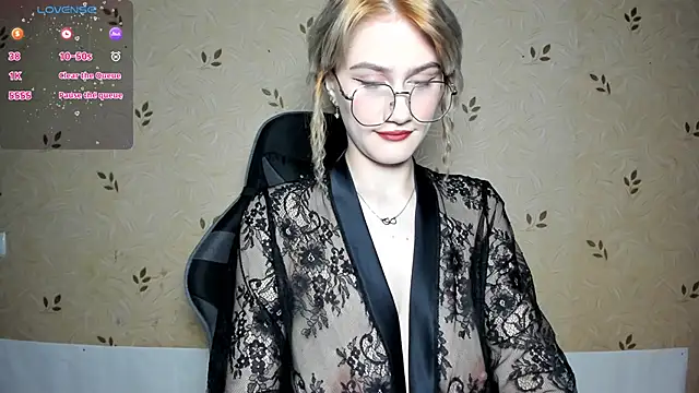 NicoleDaviss online show from 06/12/26, 07:35
