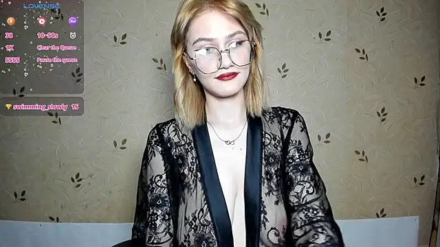 NicoleDaviss online show from 06/19/26, 07:17