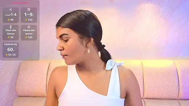 Snapshot of AlaiaMoretti_ chatting on 03/21/26, 05:34 AlaiaMoretti online show from 03/21/26, 05:34