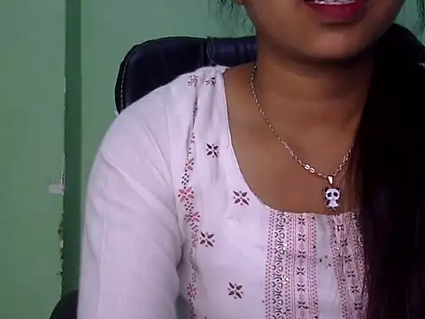 Snapshot of cute_momo_love chatting on 03/12/26, 05:46 cute momo love online show from 03/12/26, 05:46