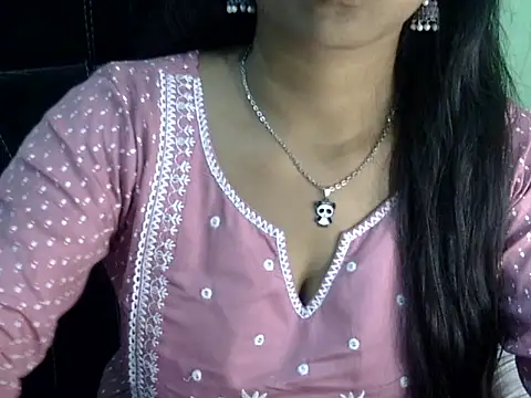 Snapshot of cute_momo_love chatting on 03/25/26, 04:51 cute momo love online show from 03/25/26, 04:51