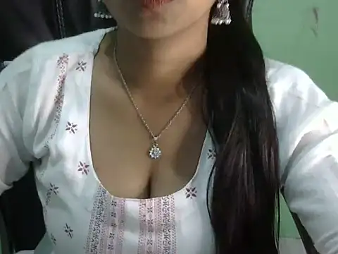 cute momo love online show from 05/07/26, 05:57