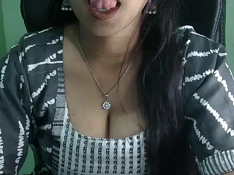 cute momo love online show from 05/13/26, 05:05