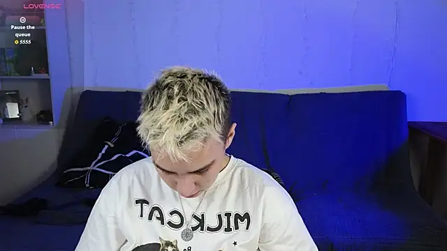 LuxuryLoverss online show from 06/15/26, 01:57