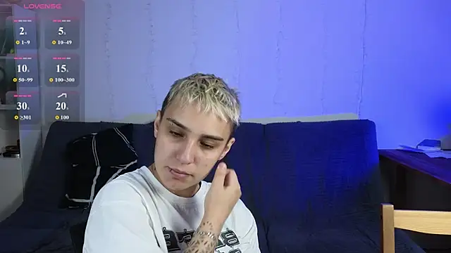 LuxuryLoverss online show from 06/17/26, 11:12