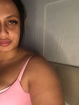 Snapshot of mayawesttt chatting on 03/05/26, 01:18 mayawesttt online show from 03/05/26, 01:18