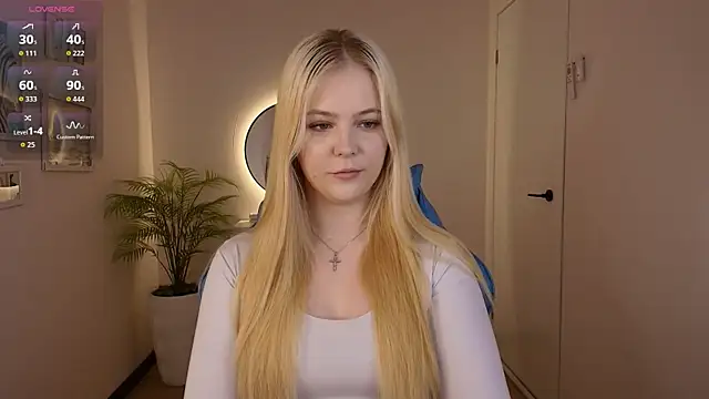 Snapshot of Elle_Funning chatting on 02/28/26, 02:45 Elle Funning online show from 02/28/26, 02:45