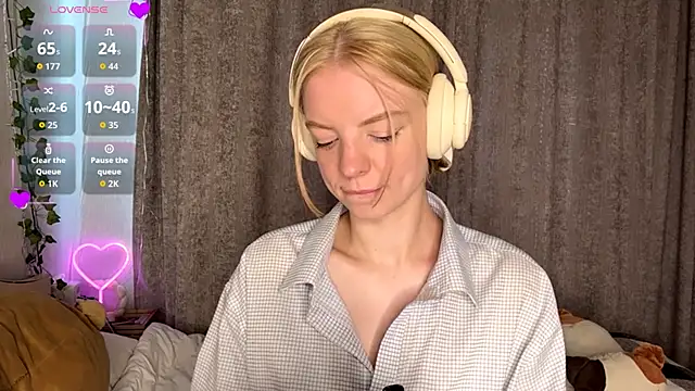 Snapshot of Marry_Sornatiko chatting on 06/19/26, 03:27 Marry Sornatiko online show from 06/19/26, 03:27