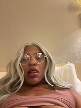 Snapshot of princessandthefootjob chatting on 04/27/26, 04:38 princessandthefootjob online show from 04/27/26, 04:38