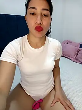 Snapshot of ANGELY_WET_JEET chatting on 04/25/26, 01:41 ANGELY WET JEET online show from 04/25/26, 01:41